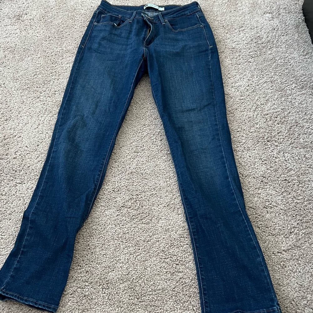 Levi’s Mid Rise Skinny Jean